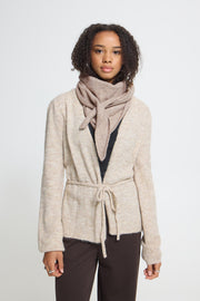 ICHI IAGRY SC 1304011 havermout melange stof dessin met textuur en zachte kleuren, geschikt voor kleding of accessoires.