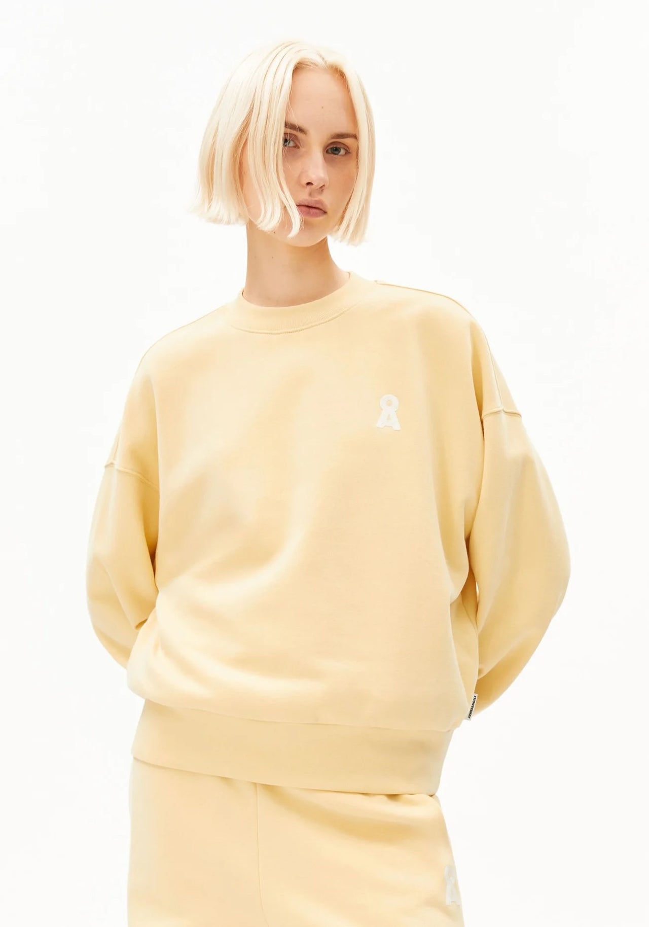 ICONICAALIZAASWEAT3651GoldenHay__1