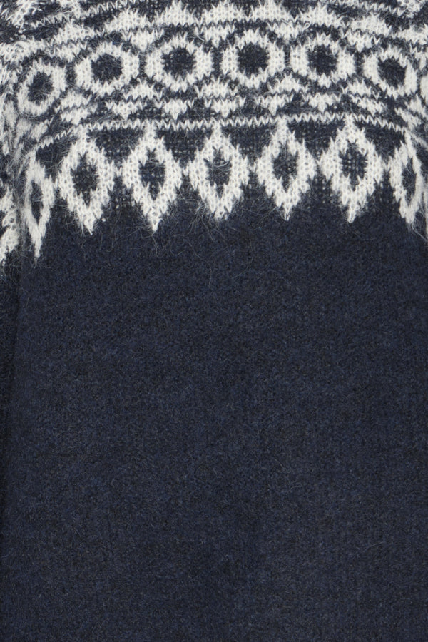 ICHI IHBAYANA LS2 damesblouse in Maritime Blue, detailweergave van de stof en pasvorm