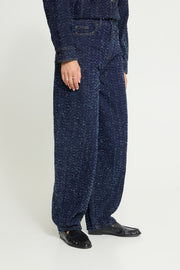 Donkerblauwe ICHI IHSALIA PA 900010469 babykamerkast met schuifdeuren, zichtbaar in de afbeelding.