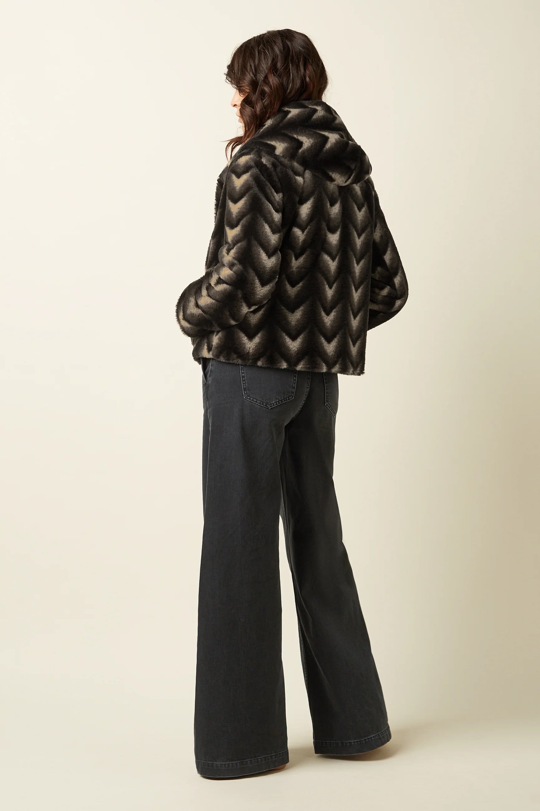 Judy Coat Deco Fur 001 Black - LEEF mode en accessoires