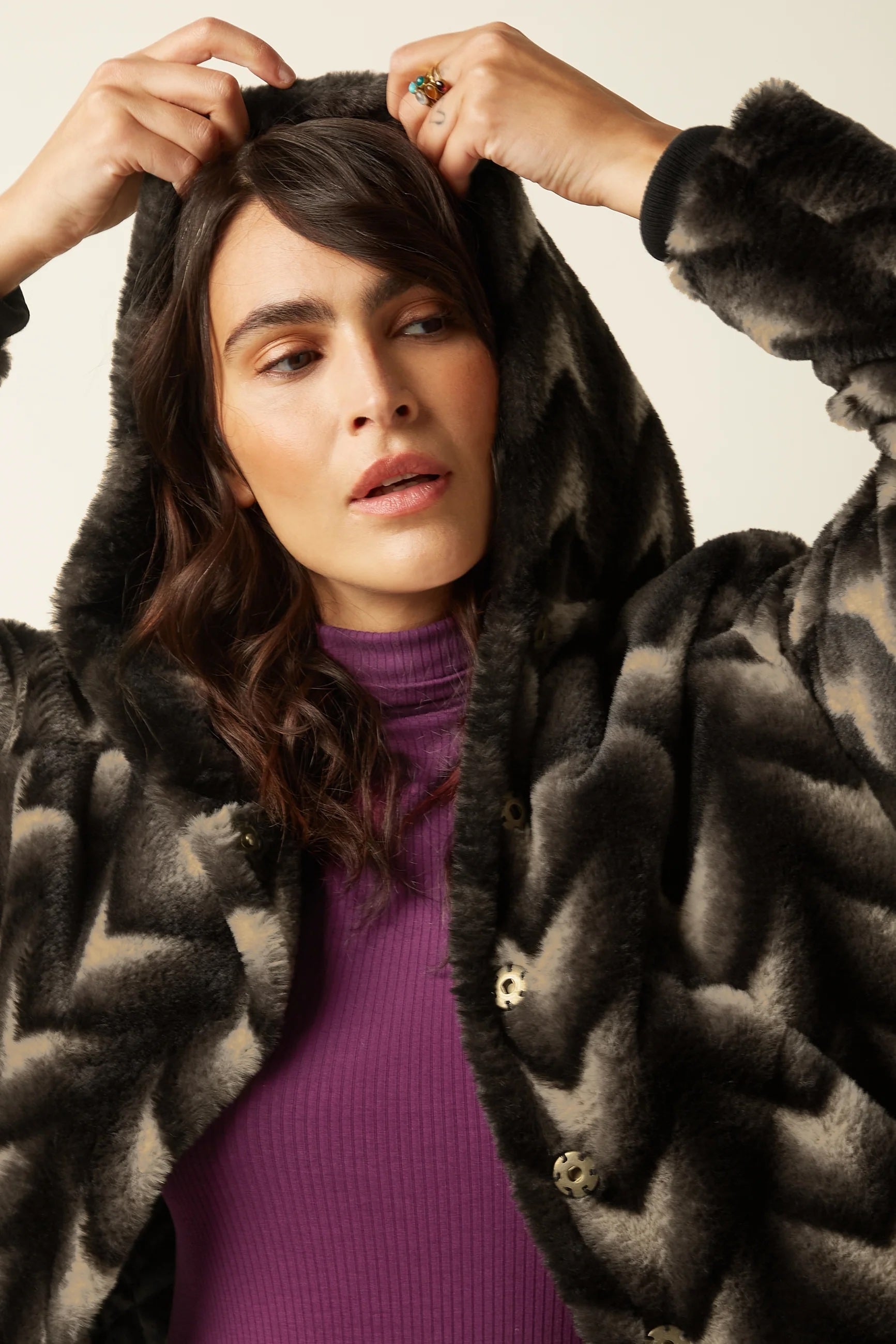 Judy Coat Deco Fur 001 Black - LEEF mode en accessoires