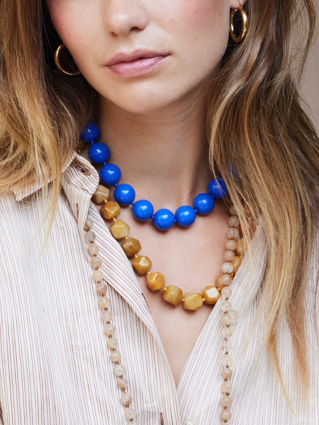 KORTE KETTING MET GROTE RONDE KRALEN / MORE COLOURS blauw