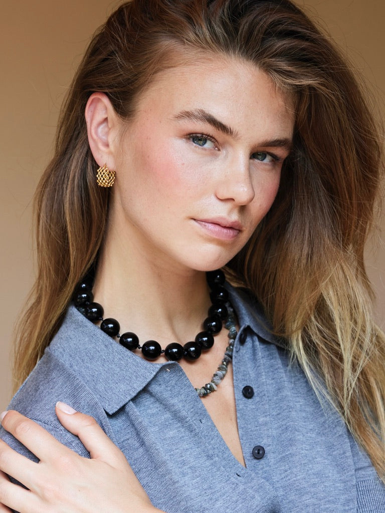 KORTE KETTING MET GROTE RONDE KRALEN / MORE COLOURS zwart