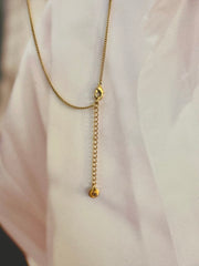 Ketting met rond LOVE hangertje goud - LEEF mode en accessoires