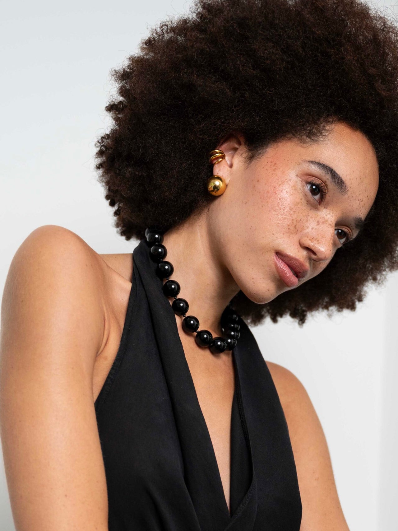 KorteKettingmetgroterondekralenzwart__2