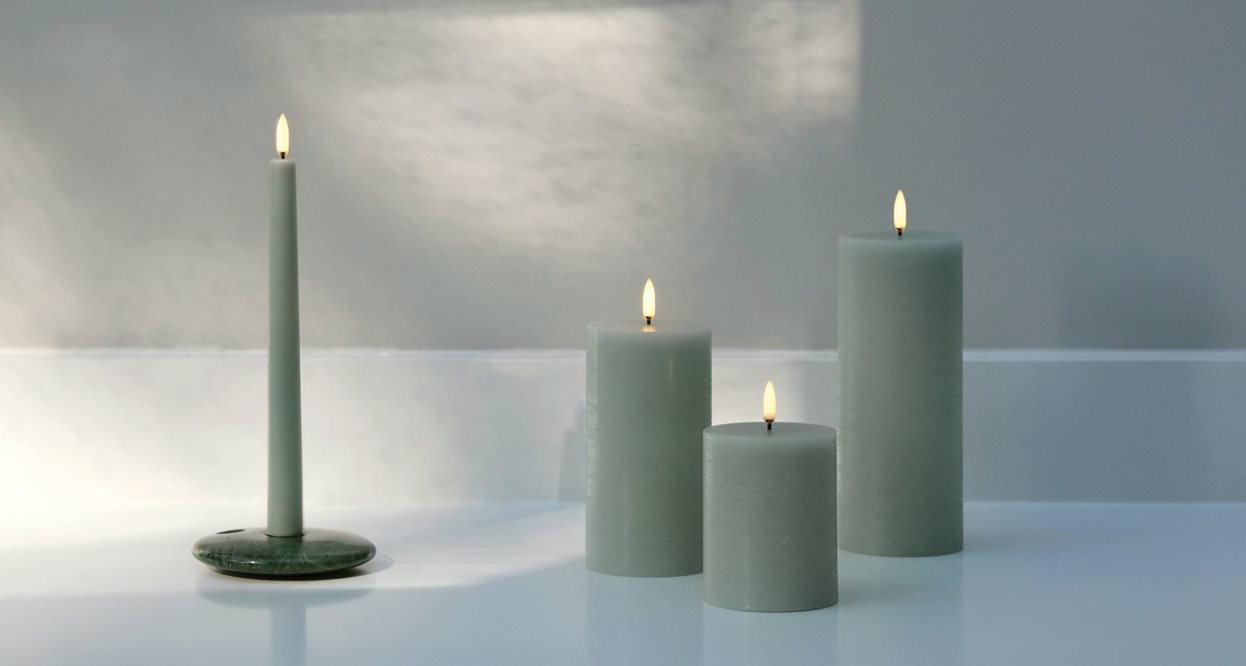 LED Pillar Candle (7.8x20cm) Olive Green - LEEF mode en accessoires