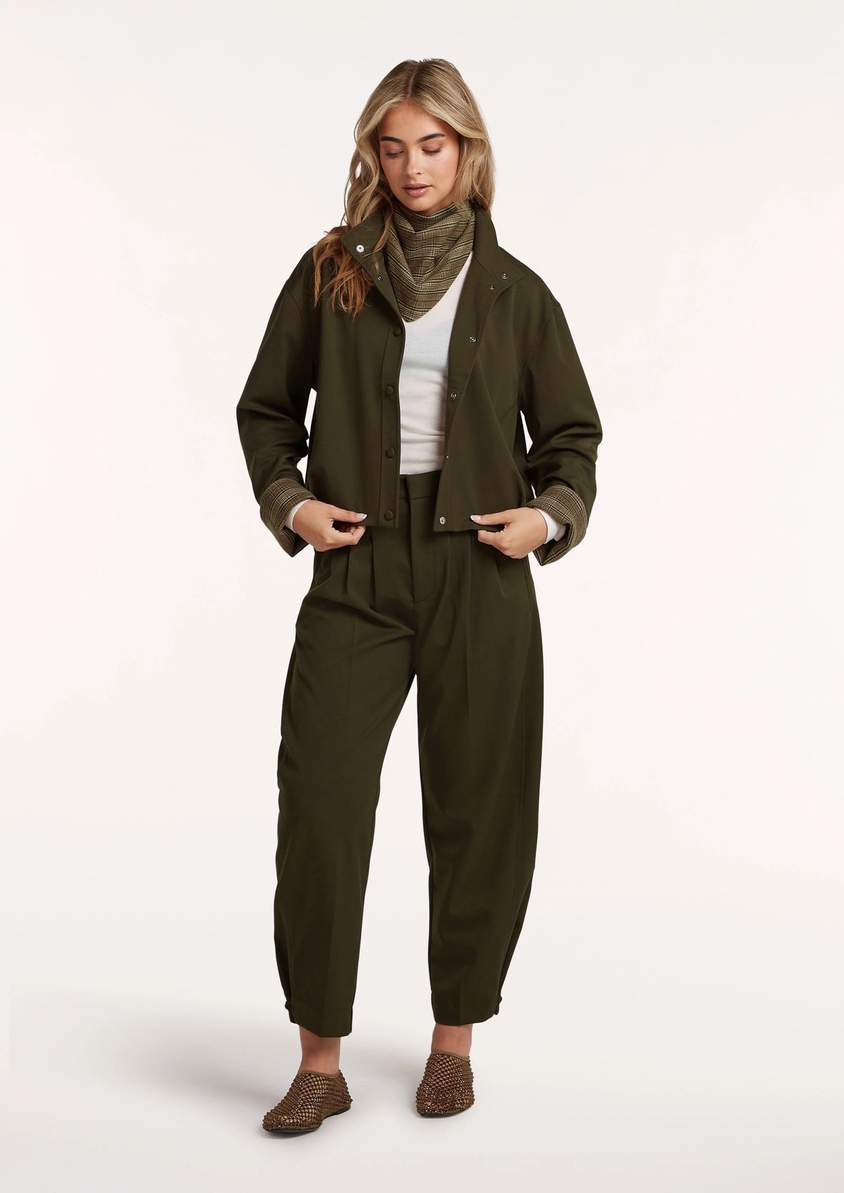Donkerbruin Luna PANTS 4830 van Circle of Trust, comfortabel en casual met een losse pasvorm en subtle details.
