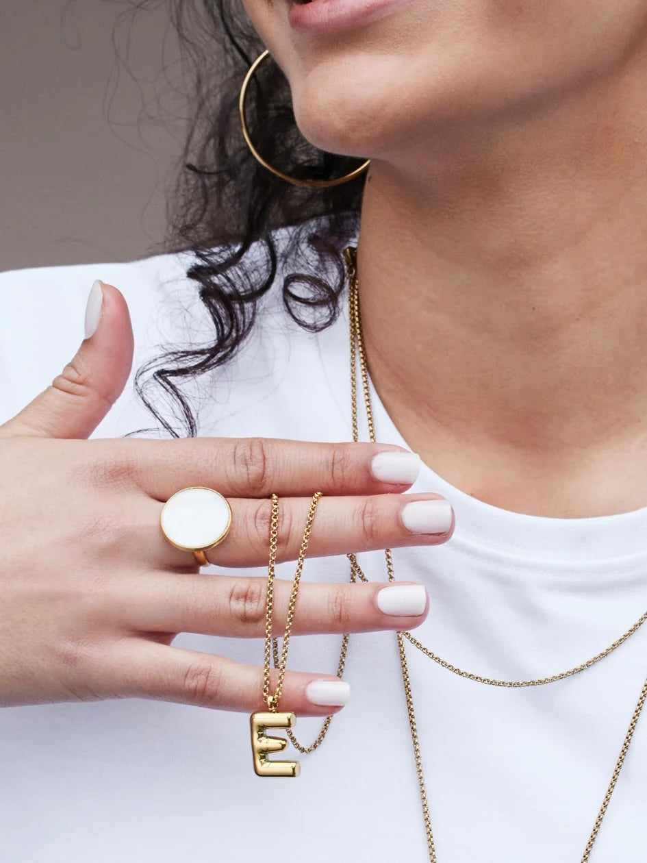 Lange ketting met letter hanger Q - LEEF mode en accessoires