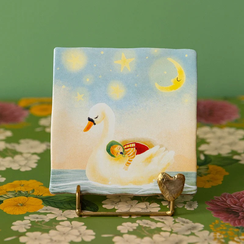 Decoratief tegeltje van StoryTiles met "Loaded with love" ontwerp, maat 10x10cm, kleurrijk en artistiek muurdecor.