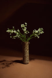 Lange vaas van HKliving in reactive bruin keramiek, met een slanke vorm en glanzende afwerking, geschikt voor bloemen en decoratie