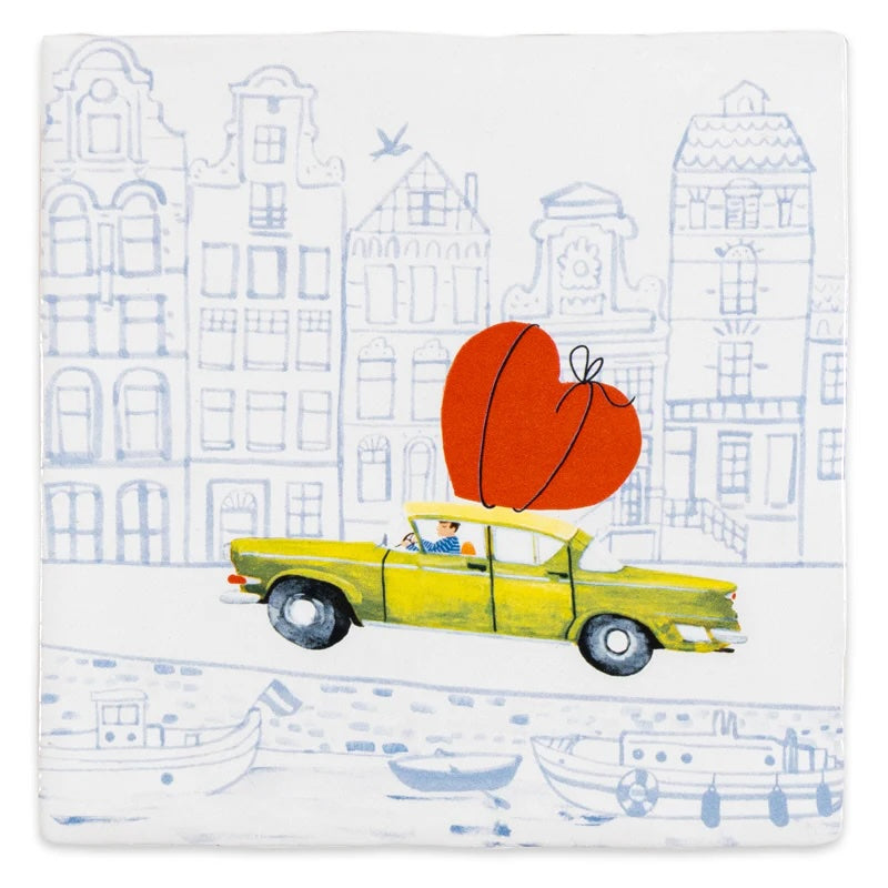Decoratieve tegel met de tekst "Love is on the way" van StoryTiles, 10x10 cm, met een witte achtergrond en zwarte letters.