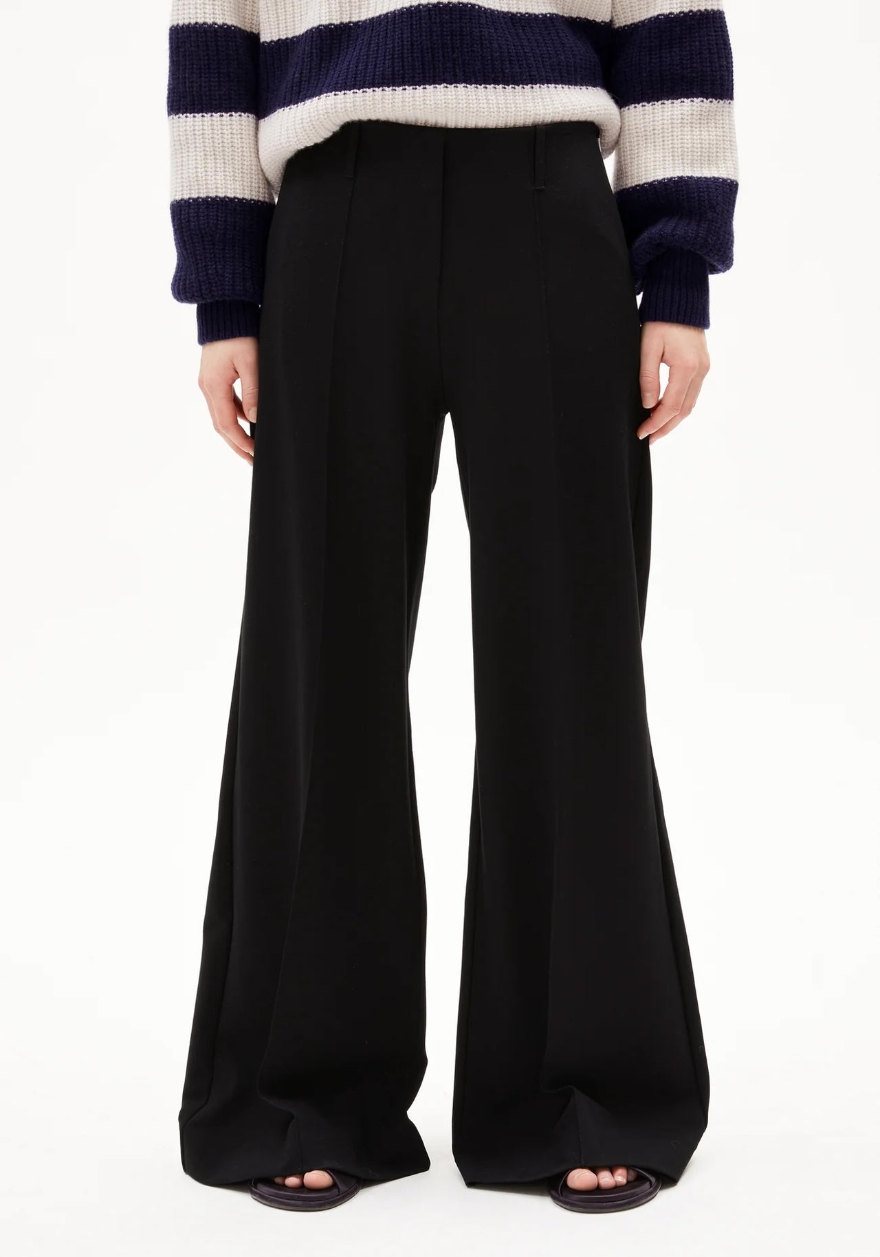 MAEVAA 105 Black
