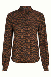 Zwarte Maisie blouse van King Louie met Jackie jacquard patroon, korte mouwen en ronde hals, gedragen door een model.