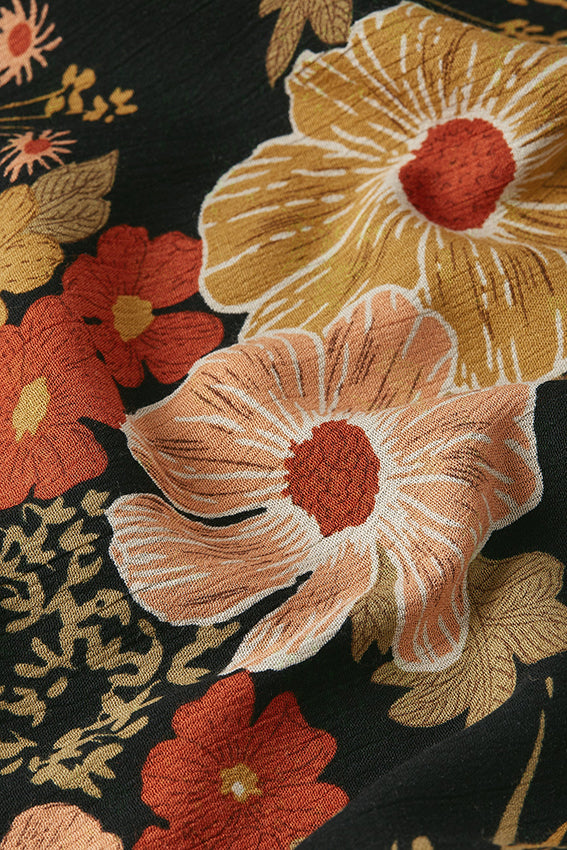 Zwarte Maisie blouse van King Louie met ronde hals en lange mouwen, getoond op een model.