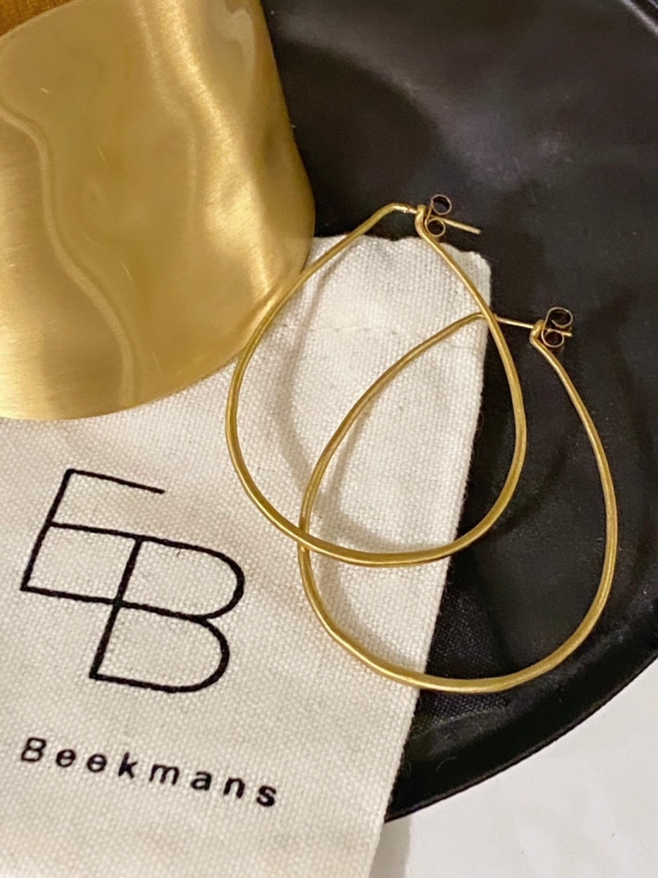 Mat gouden Ovale Oorstekers (5,5cm) goud - LEEF mode en accessoires