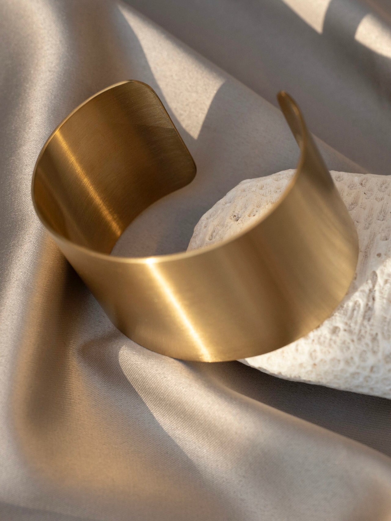 Matte Brede Bangle Signature Collection goud