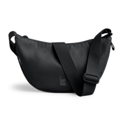 Zwarte Moon Bag Small Monochrome van Gotbag, kleine monochrome schoudertas met gestikte afwerking en zilverkleurige details.