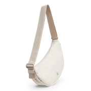 Donkere monochrome Moon Bag Small van Gotbag, zachte buitenkant, casual draagtas met verstelbare schouderband.