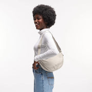 Lichte kleine Moon Bag Monochrome 831 soft shell van Gotbag, zwart met verstelbare schouderband en waterafstotend materiaal.