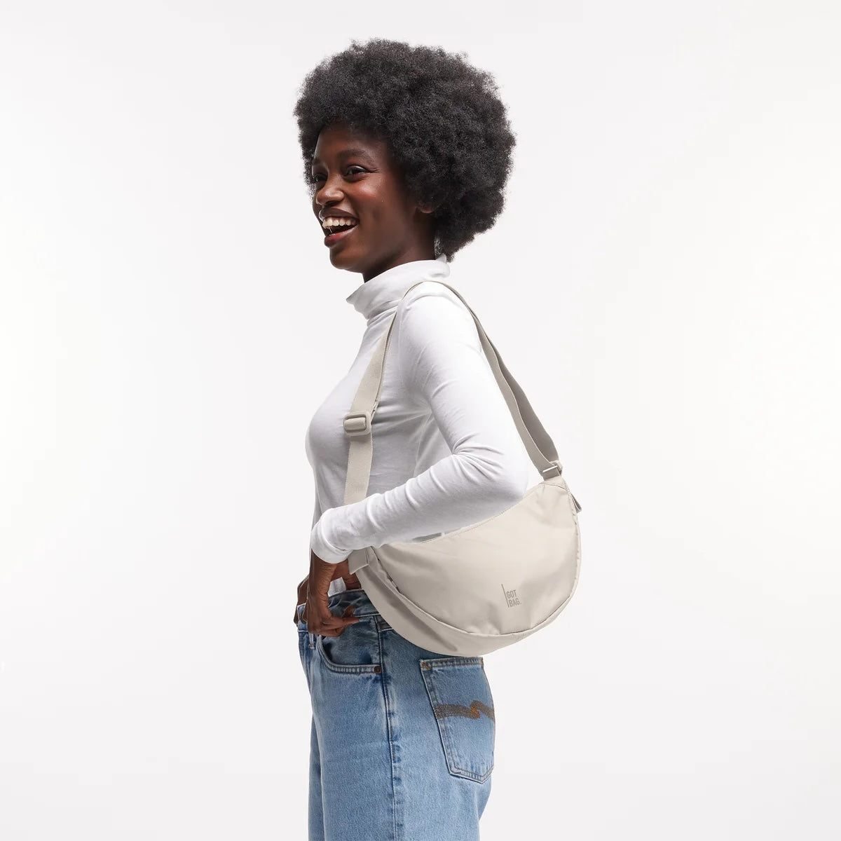 Lichte kleine Moon Bag Monochrome 831 soft shell van Gotbag, zwart met verstelbare schouderband en waterafstotend materiaal.
