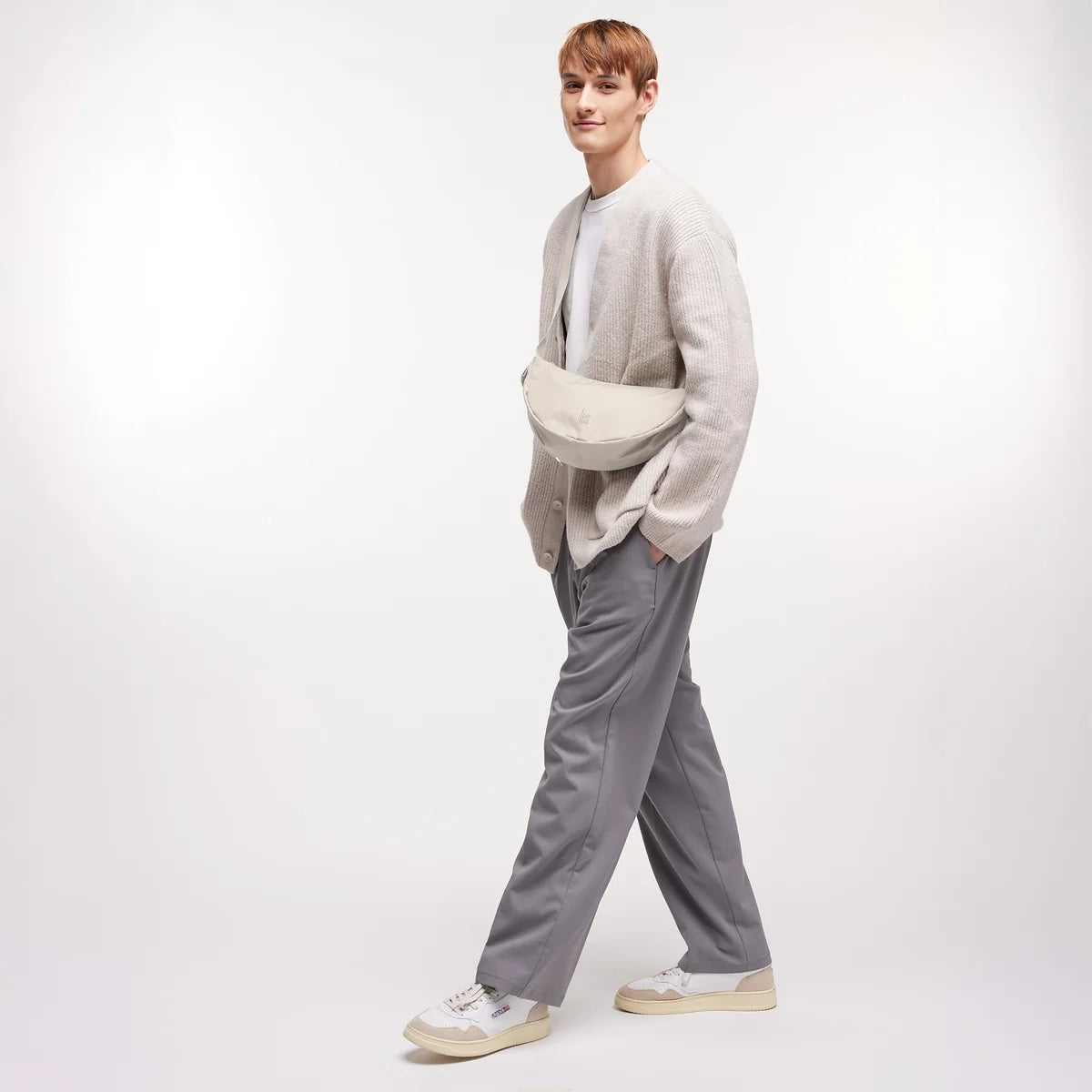 Zwarte Moon Bag Small Monochrome 831 soft shell van Gotbag, kleine rugzak met strakke monochrome uitstraling, zichtbaar in de afbeelding.
