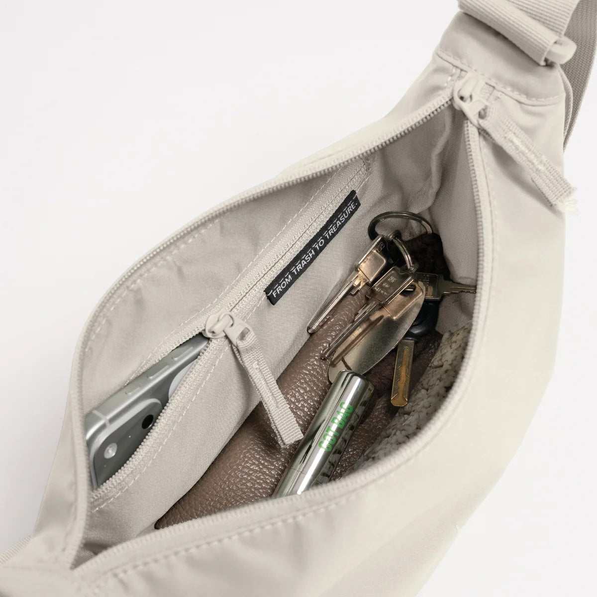 Zwarte Moon Bag Small Monochrome 831 soft shell van Gotbag, compacte en stijlvolle schoudertas met zachte buitenkant.
