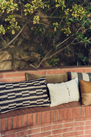 Natural Monochrome Cushion (70x40cm) Monochrome - LEEF mode en accessoires