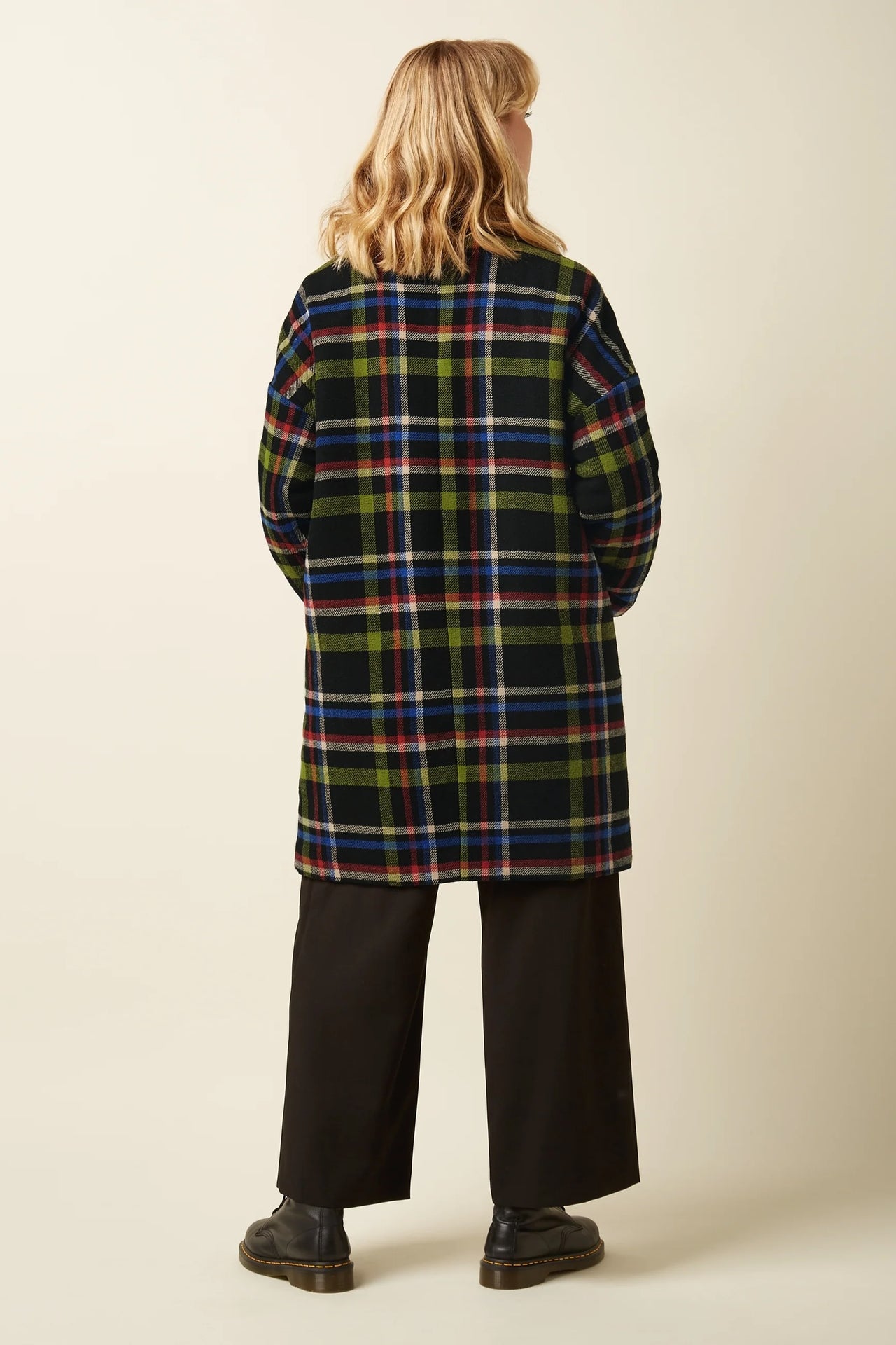 Nia Coat Karly Check 001 Black - LEEF mode en accessoires