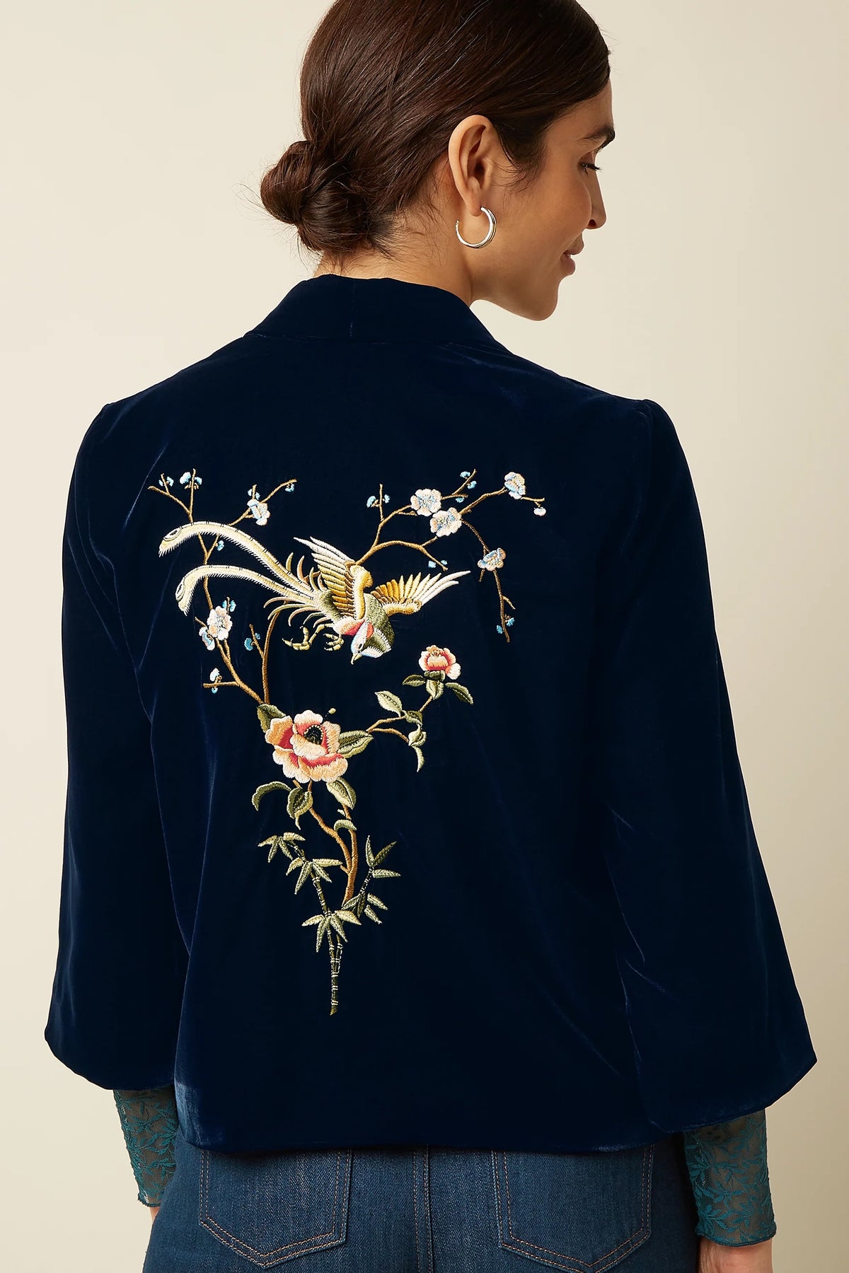 Lichtblauwe Noor Gamine jas van King Louie met zachte stoffen en stijlvolle pasvorm, perfect voor elegante gelegenheden