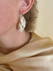 OorbellenmetgehamerdBlad(5CM)goud__2