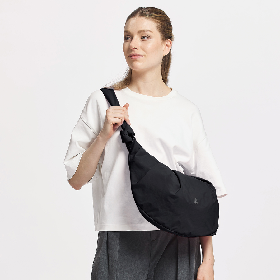 PLEATMOONBAGLARGE100black__1