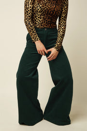 Groene Peppa Pants Corduroy 200 van King Louie, comfortabele broek met brede corduroystrepen, geschikt voor kinderen