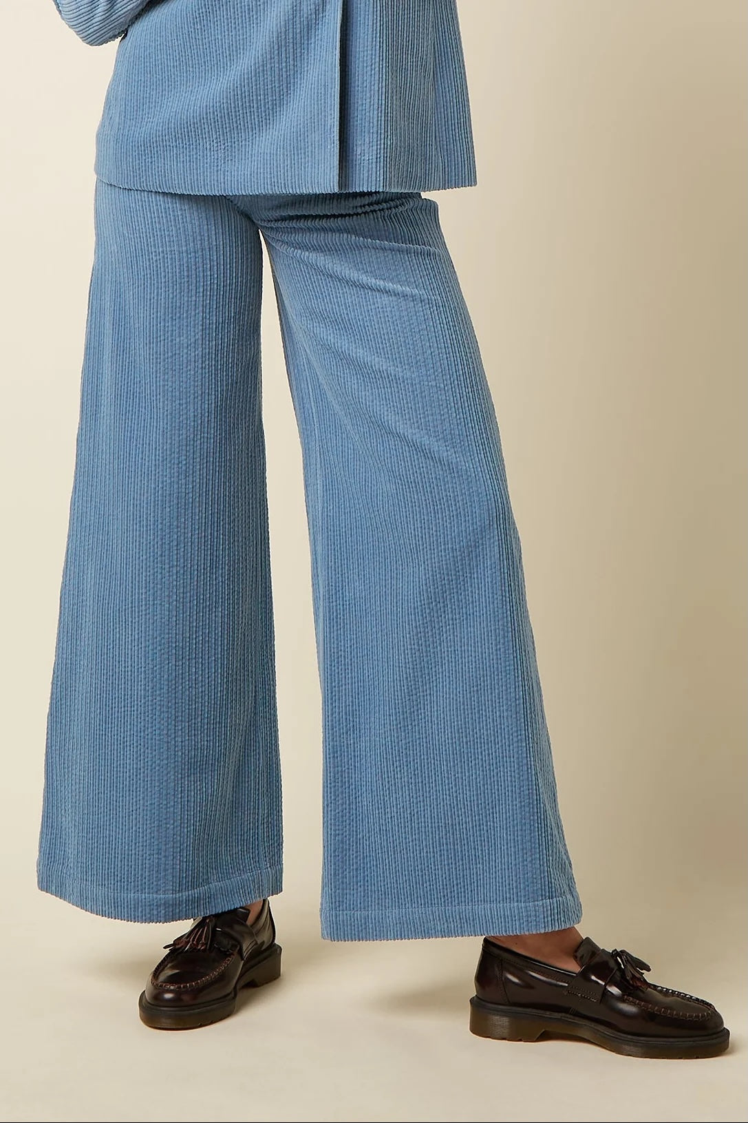 Lila Peppa Pants Petit Birch Cord van King Louie, zachte katoenen broek met peppa print en elastische taille.