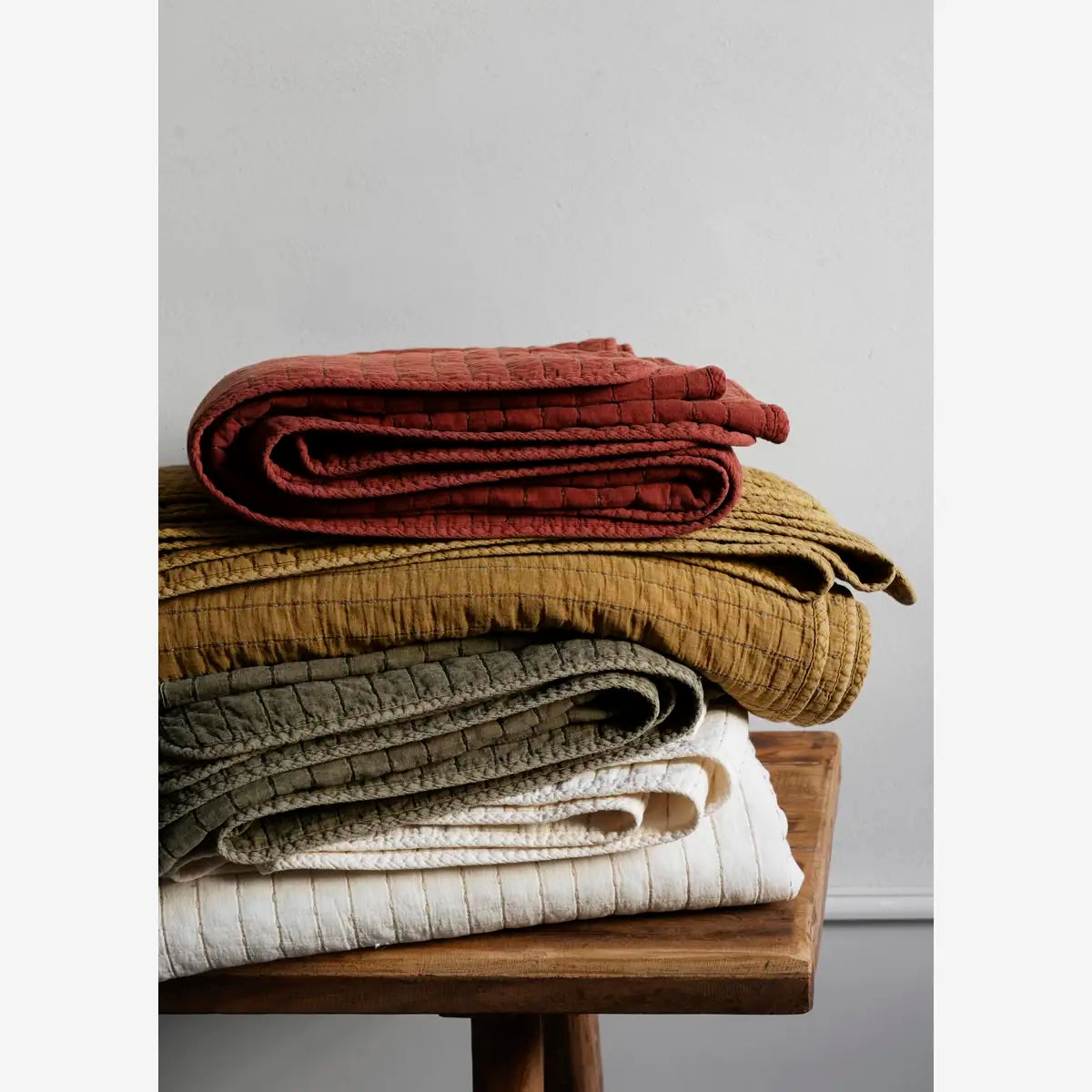 QUILTED COTTON BED COVER Ivory, Beige - LEEF mode en accessoires