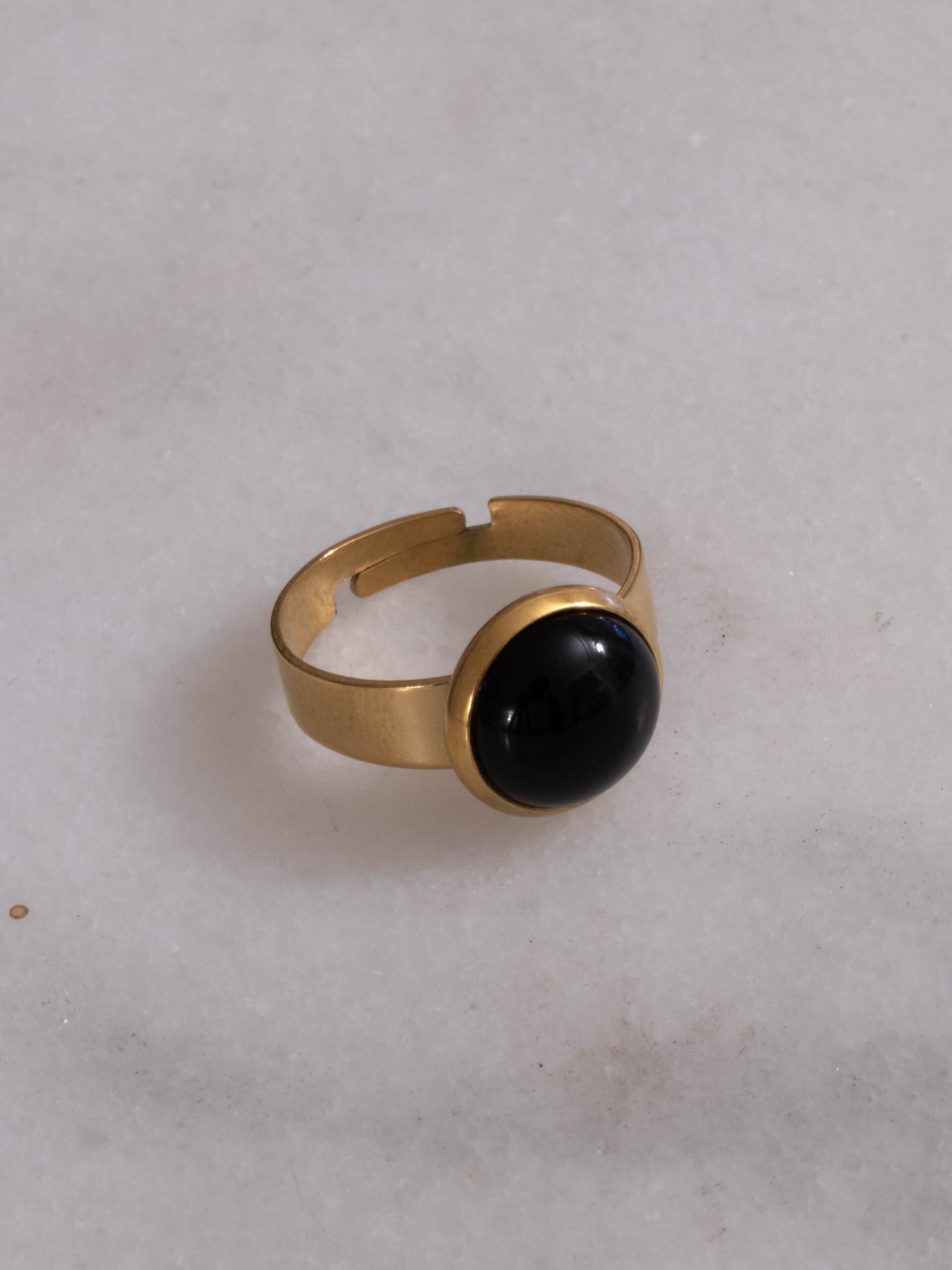 RING MET GEMSTONE IN STRAKKE ZETTING (1.0 CM) / MORE COLOURS zwart