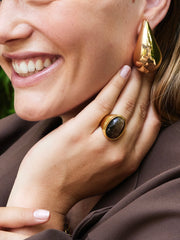 RING MET GROTE OVALE GEMSTONE Tijgeroog - LEEF mode en accessoires