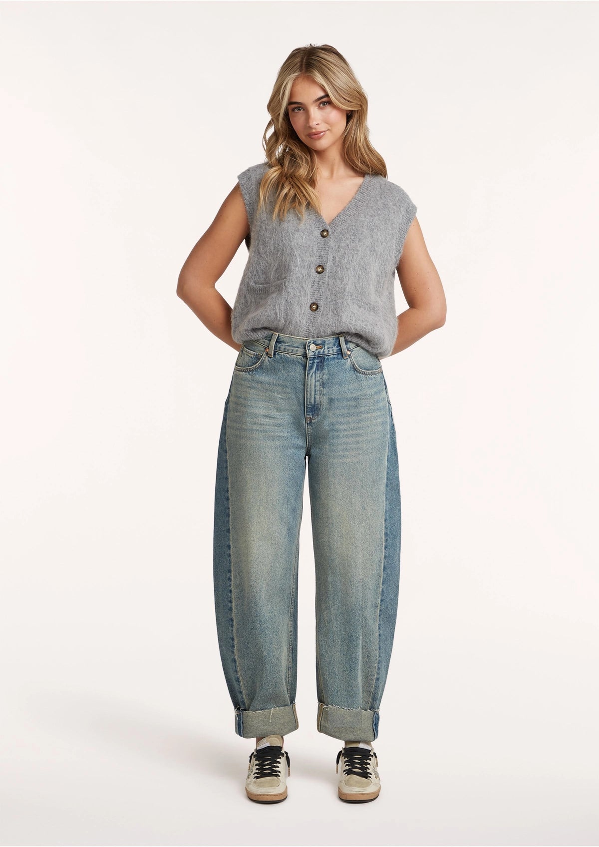 Robijn DNM 2100 Atwood Lake Wash van Circle of Trust, een stijlvolle waterfles met blauwe en witte details.