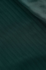 Alpine groene Reily Jacket Shine 211 van King Louie, lichtgewicht jas met glanzende afwerking, zichtbaar op de afbeelding.