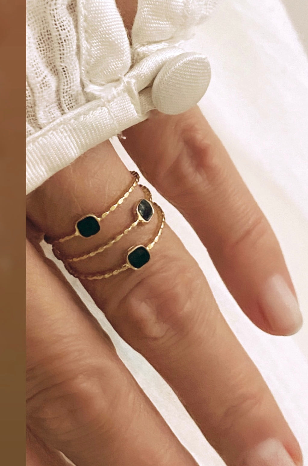 Ring met 3 steentjes zwart - LEEF mode en accessoires