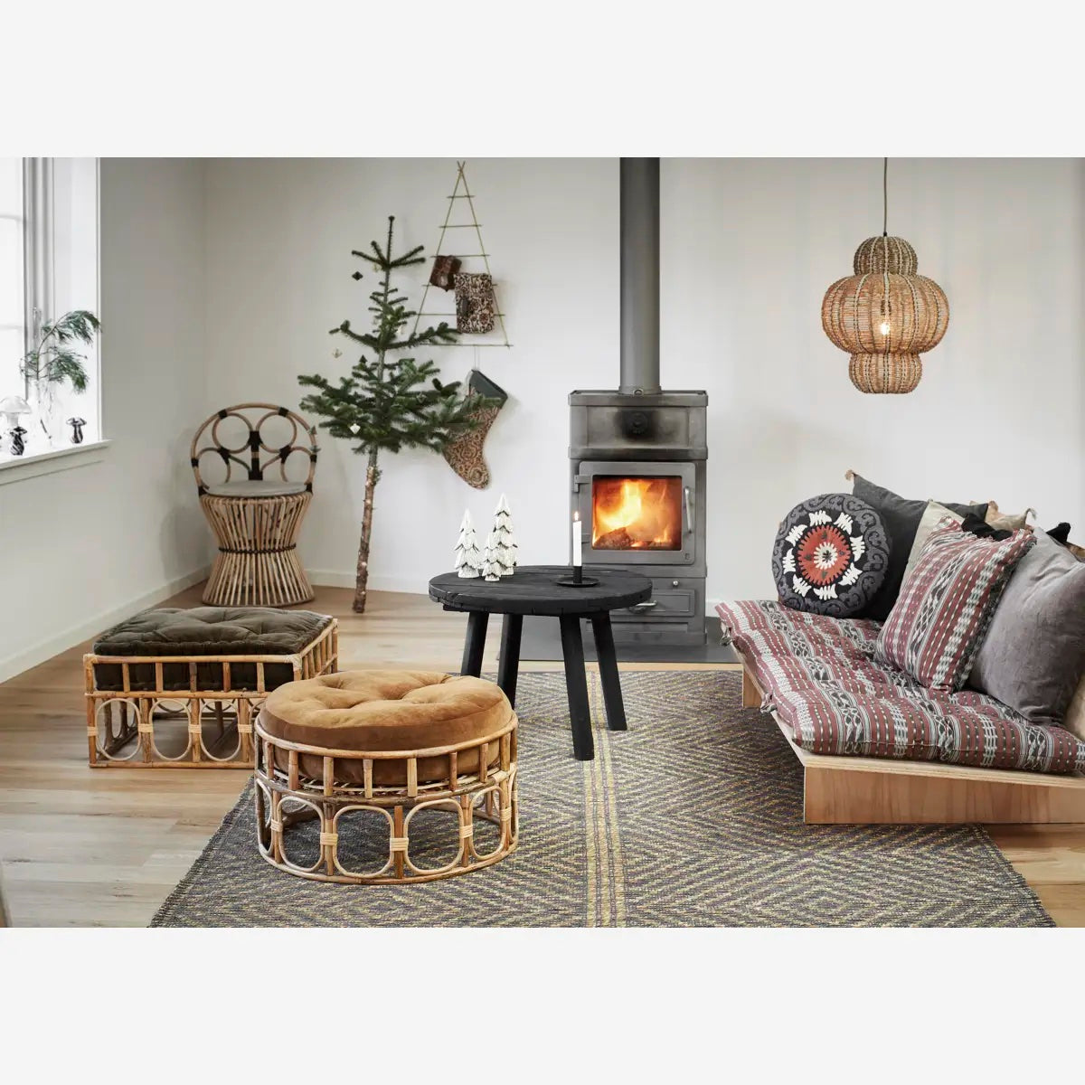 Round embroidered cushion Black multi coloured - LEEF mode en accessoires