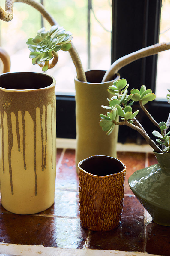 HKliving Rugged vaas in caramel kleur met een robuuste, textuurvolle uitstraling en een moderne, keramische afwerking.