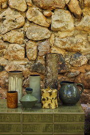 HKliving ruige vaas in caramelkleurige afwerking, keramisch design met textuur, geschikt voor decoratie in woonkamer of hal