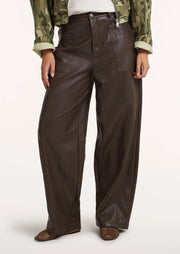 Zwarte SAIGE PANTS 1572 van Circle of Trust, getailleerde broek met een elegante pasvorm en comfortabele stof.