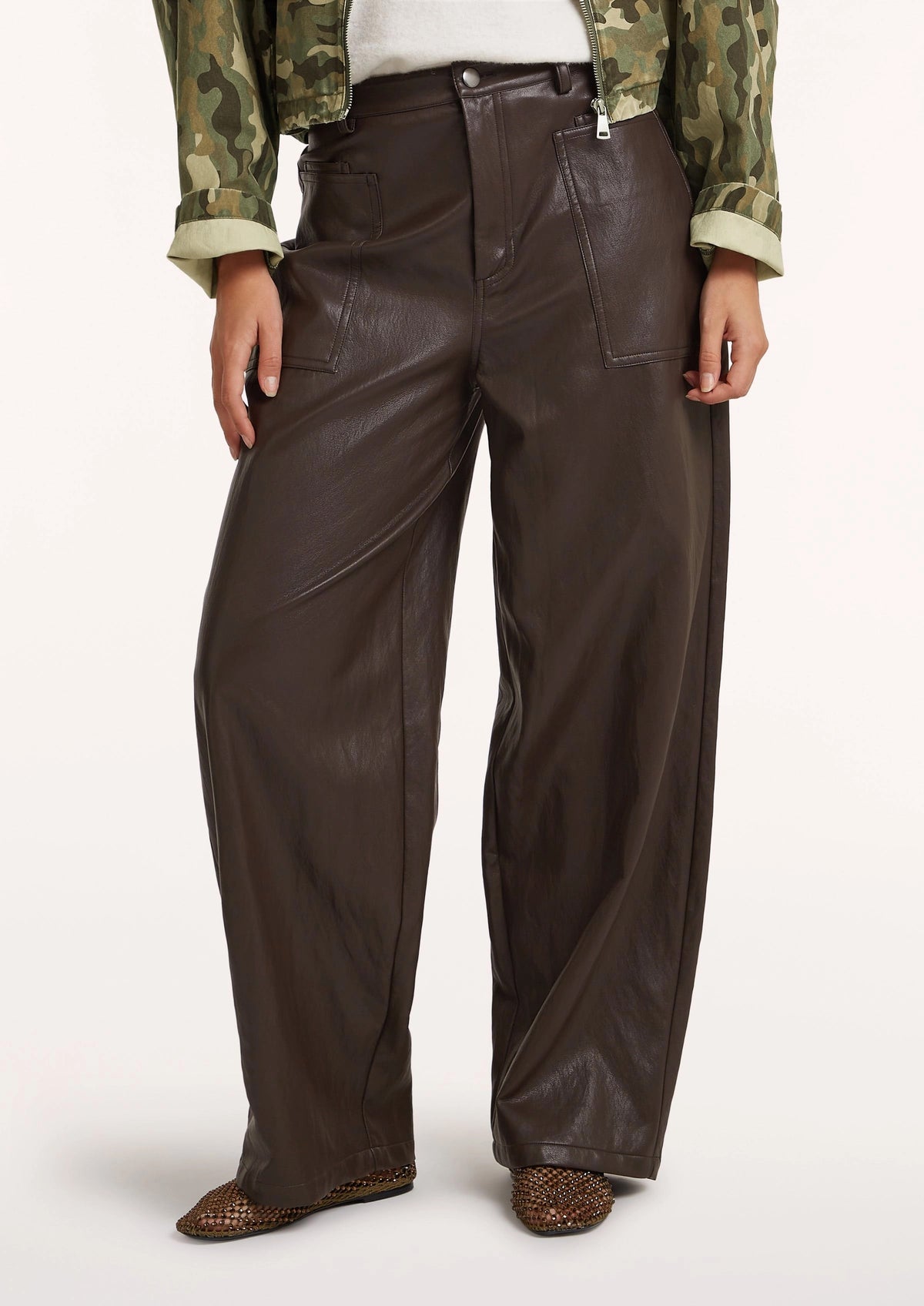 Zwarte SAIGE PANTS 1572 van Circle of Trust, getailleerde broek met een elegante pasvorm en comfortabele stof.