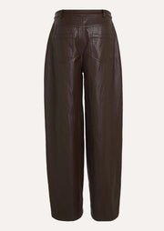 Zwarte SAIGE PANTS 1572 van Circle of Trust, zichtbaar op de afbeelding, met een comfortabele pasvorm en stijlvolle look.