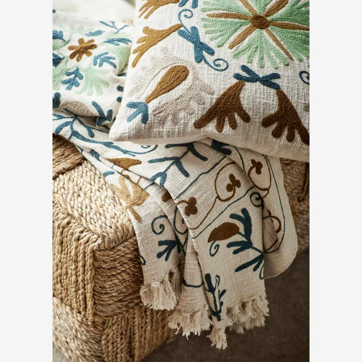 SUZANI EMBROIDERED CUSHION Off white, green, petrol, tobacco, grey - LEEF mode en accessoires