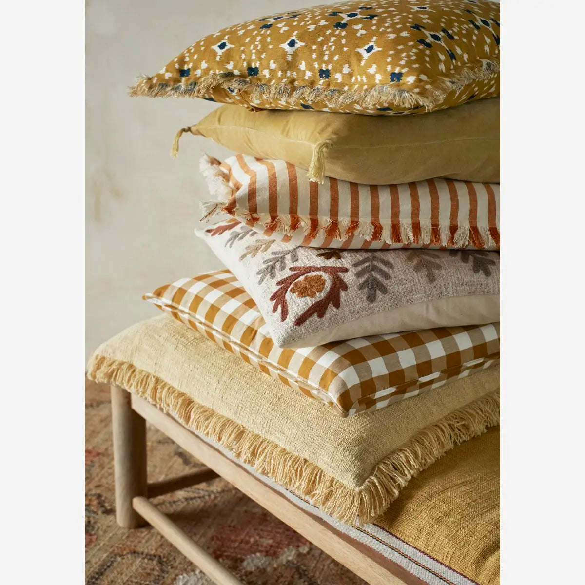 SUZANI EMBROIDERED CUSHION Off white, grey, brown, tobacco - LEEF mode en accessoires