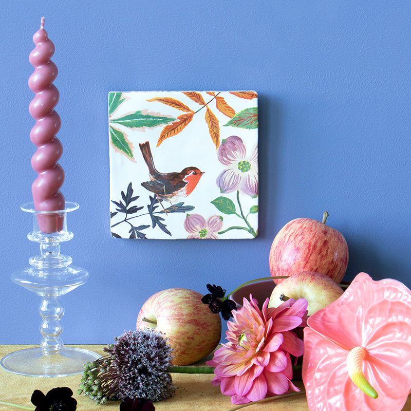 StoryTiles Sheltering Leaves 10x10 tegel met bladerenmotief in groene en natuurlijke tinten