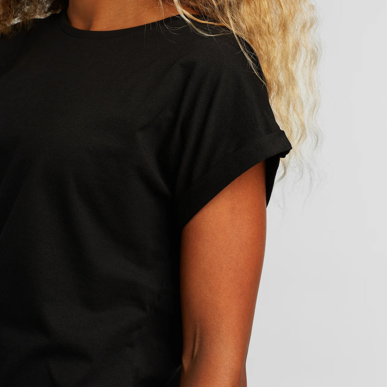T-shirt Visby Base Black - LEEF mode en accessoires